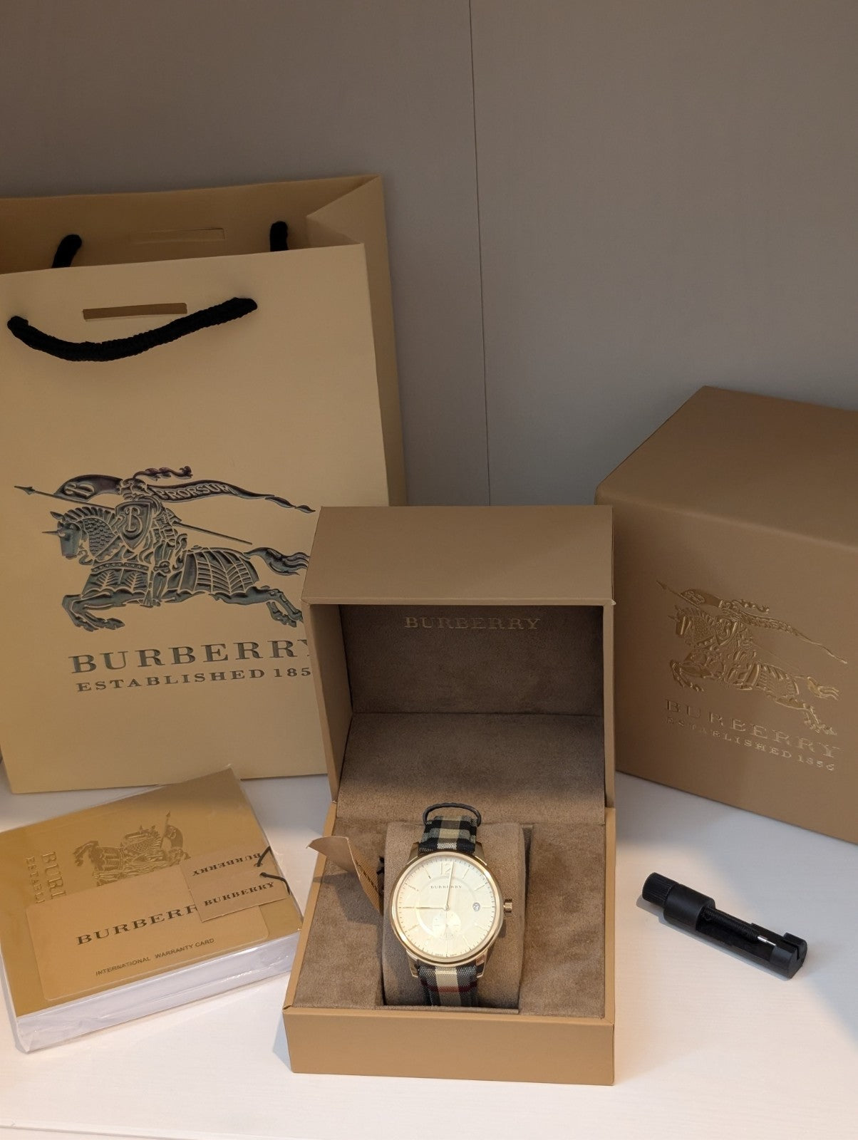 New BURBERRY BU10001 Classic Horseferry Check Luxury Gold Dial Mens Watch 40mm