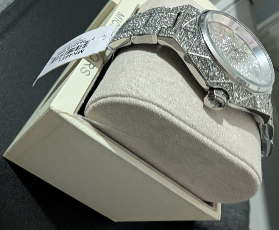 MICHAEL KORS MK4691 Raquel Pave Women's Silver-Tone Crystal Pave Watch. Silver 