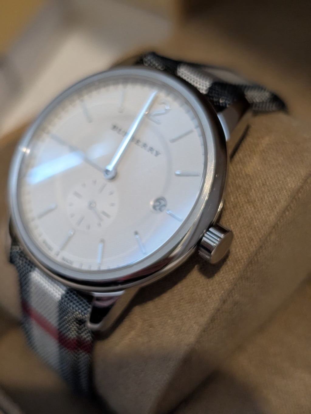 BURBERRY BU10002 Classic Horseferry Silver Dial Leather Strap Mens Watch 40mm