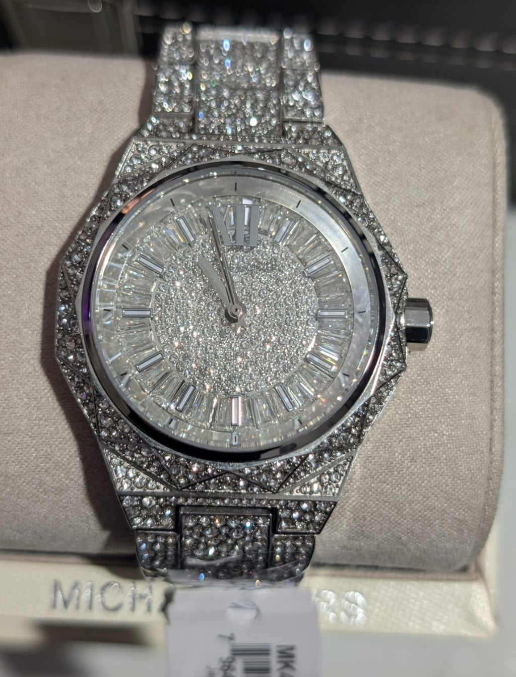 MICHAEL KORS MK4691 Raquel Pave Women's Silver-Tone Crystal Pave Watch. Silver 