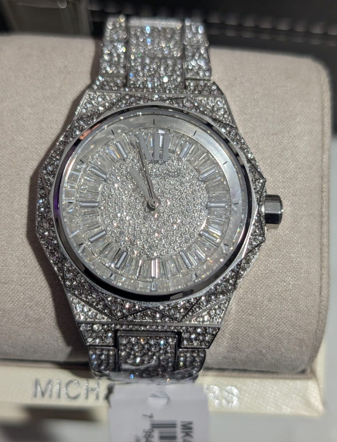 MICHAEL KORS MK4691 Raquel Pave Women's Silver-Tone Crystal Pave Watch. Silver 
