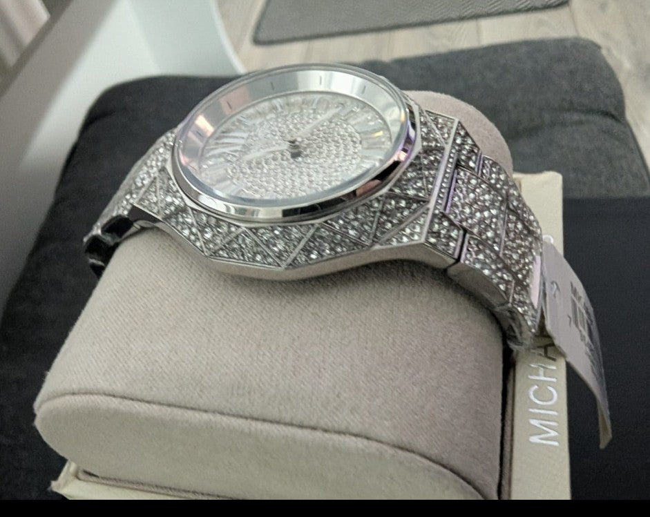 MICHAEL KORS MK4691 Raquel Pave Women's Silver-Tone Crystal Pave Watch. Silver 