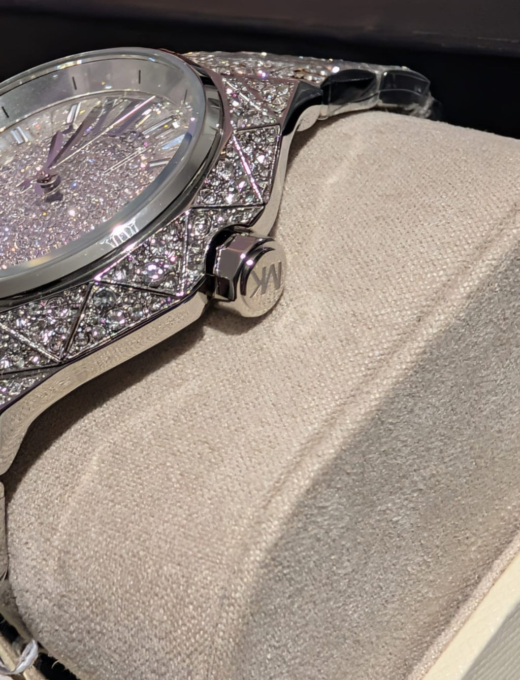 MICHAEL KORS MK4691 Raquel Pave Women's Silver-Tone Crystal Pave Watch. Silver 